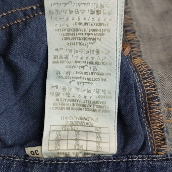 Ladies Guess Power Curvy Midrise Jeans. Size 30 NWT - Picture 6 of 7